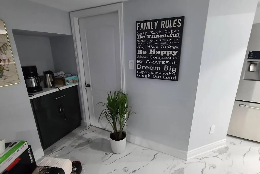 Luxury 2-Bedrooms Unit With Wifi, Ldr & Parking. Cambridge Apartment