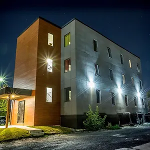 https://clifton-hill-condos-2a.niagara-fallshotels.com